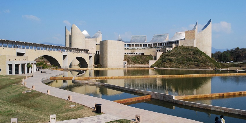 Discover Sikh heritage and culture at the stunning Virasat-e-Khalsa museum in Punjab.