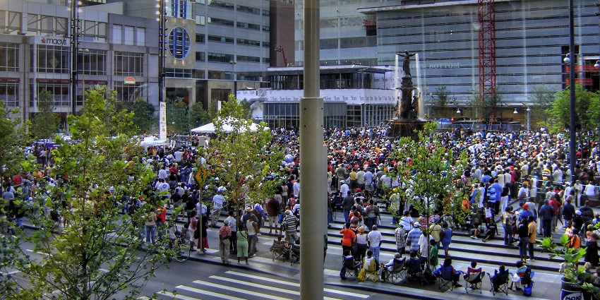 Vibrant public square with fountains, cafes, and shopping opportunities at fountain square