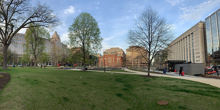 A picture of Franklin Square, Philadelphia, a good fun spot for couples and children too.
