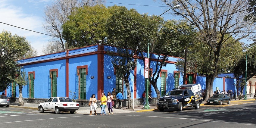 A side view of the Frida Kahlo Museum - one of the best places to visit in Mexico city.