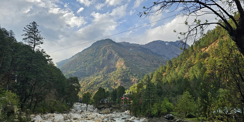 Lush green landscapes and serene views of the beautiful Gagwadsiyun Valley.