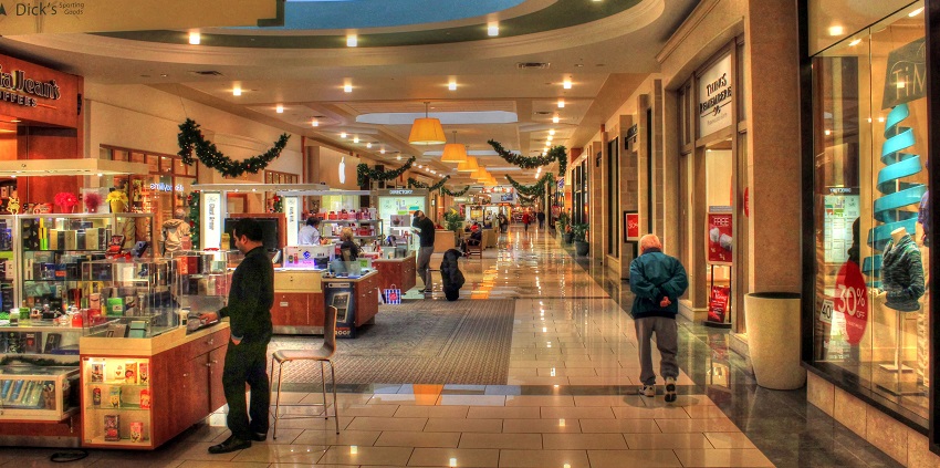 Malls for shopping in Baku with international brands, dining, and entertainment.