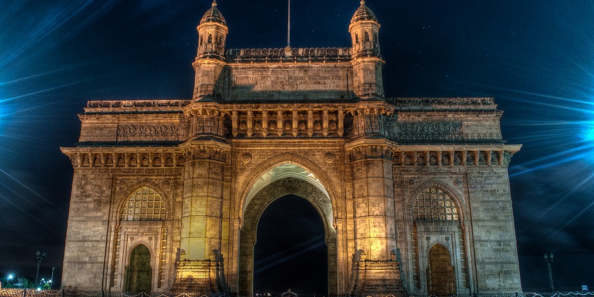Image of the iconic Getaway Of India during night time view with vibrant lights