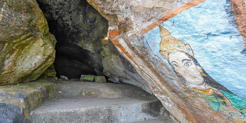 The cave temple in Uttarakhand near the Bagnath Temple
