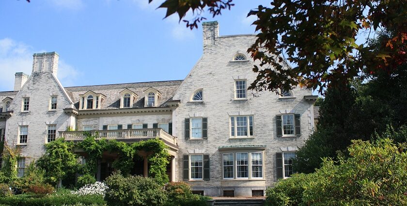 An image of the exterior of George Eastman Museum, a famous tourist destination in Rochester.