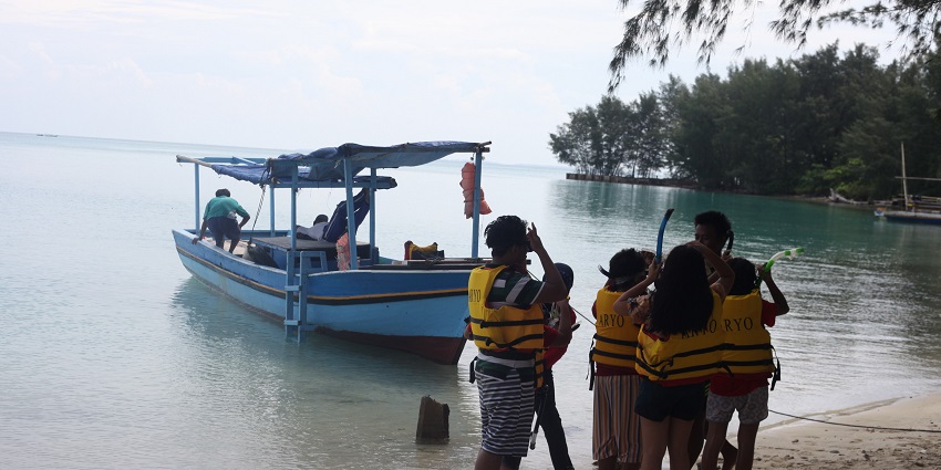 Platform for renting boats and watercraft for adventures.