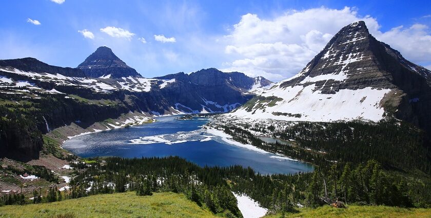 An image showing a view of the Glacier National Park, a famous tourist attraction in Montana.