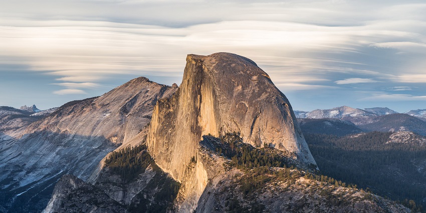 An image showing a sunset view of Glacier Point, a famous place to visit near Yosemite Falls.
