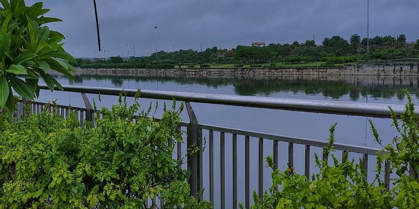An image of the Gomti Riverfront Park, the best places to visit in Lucknow.