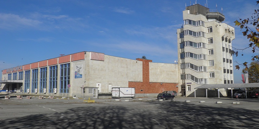Buildings complex of Gorna oryahovitsa airport with cars parked and multiple signages