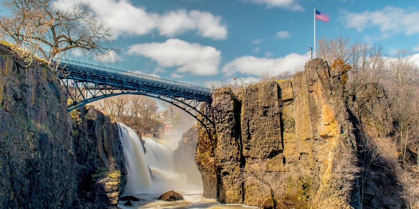 Picture clicked by the photographer of the Great Falls National Park in Virginia.