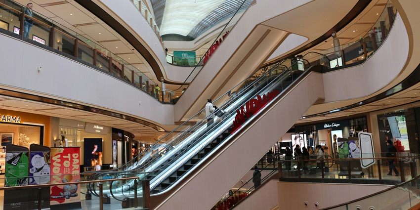Modern shopping mall offering retail stores, eateries, and entertainment options.