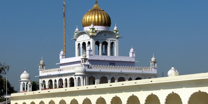 Sacred sarovar at Fatehgarh Sahib Gurdwara with clear water and surrounding walkway