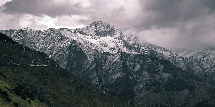 Expansive meadow offering breathtaking views and trekking opportunities.