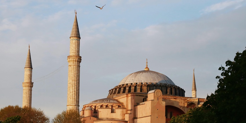 Discover Hagia Sophia's breathtaking beauty, a must-see in Turkey.