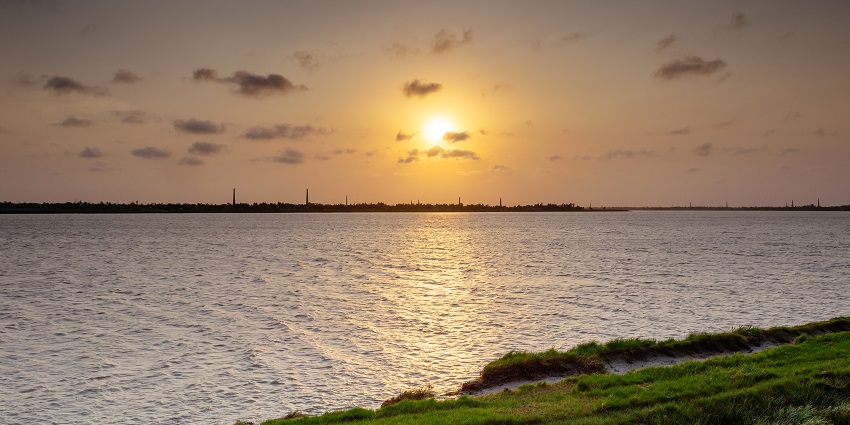An image of the Haldia, a riverside, perfect for couples looking for a romantic destination.