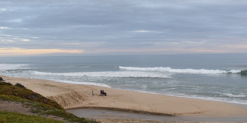 An image showing a view of the Half Moon Bay State Beach, a famous beach in Bay Area located in California.