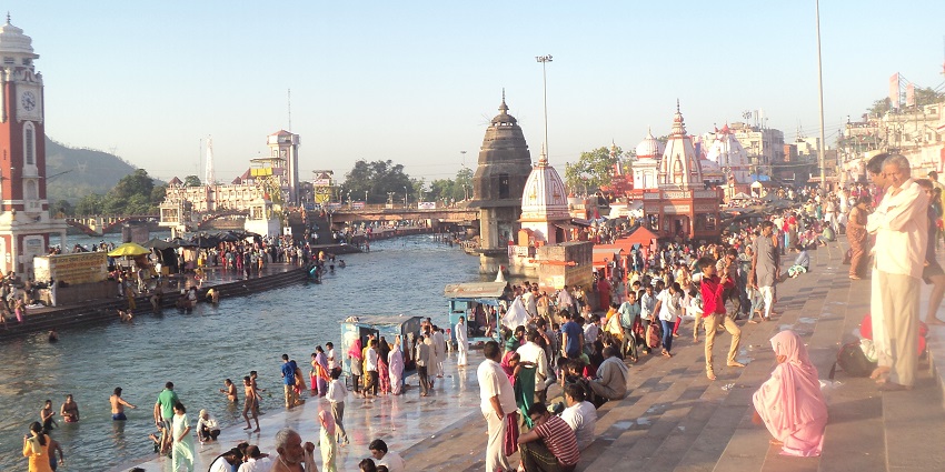 Riverside stalls selling souvenirs, incense, and prayer items.