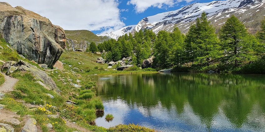 Discover Hardergrat's stunning views hiking in Switzerland's Bernese Alps