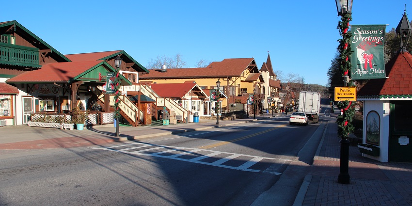 A view of beautiful clean street of Helen, one of the must-visit hill stations in USA.