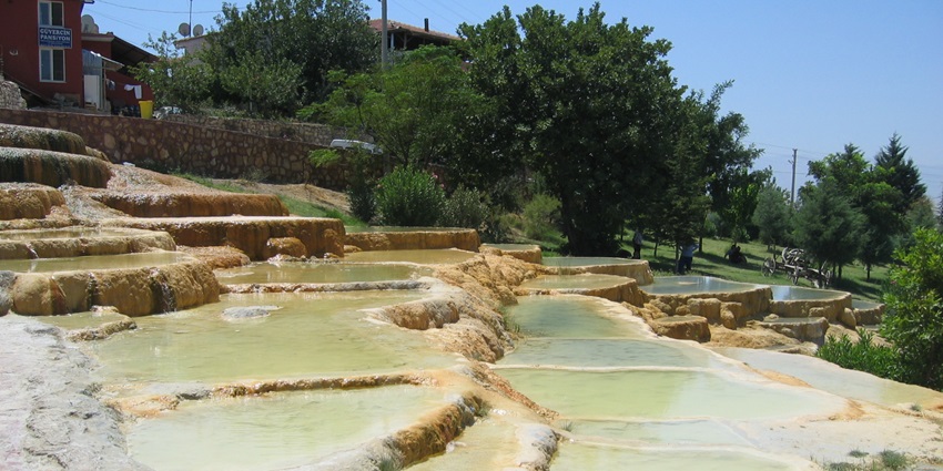 Hike to Karahayit’s red thermal springs, which is one of the best things to do in Pamukkale.