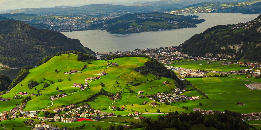 Scenic mountain hike to Stanserhorn with panoramic alpine views.