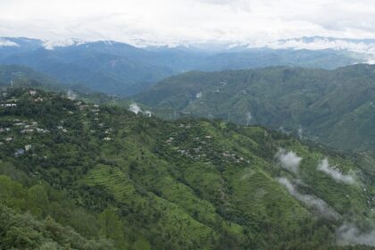 A picture of the breathtaking view of Himalayan hills and a serene lake in Kanpur.