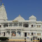 A picture of Krishna Temple in Vrindavan, one of the best hill stations near Vrindavan.