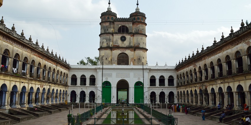 The amazing architecture of a mosque near Aqua Marina water park in Hooghly