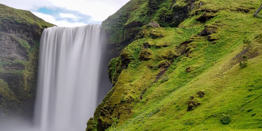 An image of a waterfall which is similar to the Ho’opi’i Falls located in Kauai in Hawaii.