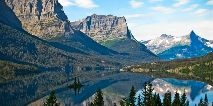 An image of Dusty Star, a mountain situated in the Glacial National Park in Montana.