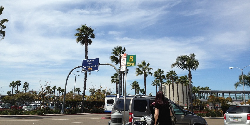 Image of Arrivals area outside San Diego International Airport in California