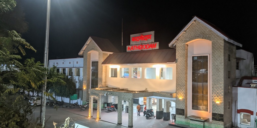 Mukteshwar can be reached by air, rail, and road transport.