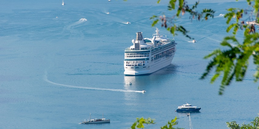 One of the ways to reach Robben Island in Cape Town is via ferries and flights.
