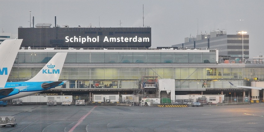Some of the convenient airport and train options for seamless museum access.