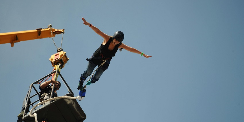 A view of how to reach Kolad Bungee Jumping, accessible by air, train, or road from major cities.