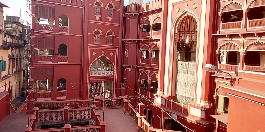 A picture of Nakhoda Masjid in Kolkata, India, featuring a beautifully designed prayer hall.