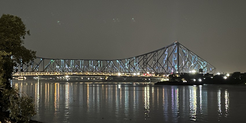 An image of Howrah Bridge, which is one of the best weekend places near Durgapur.