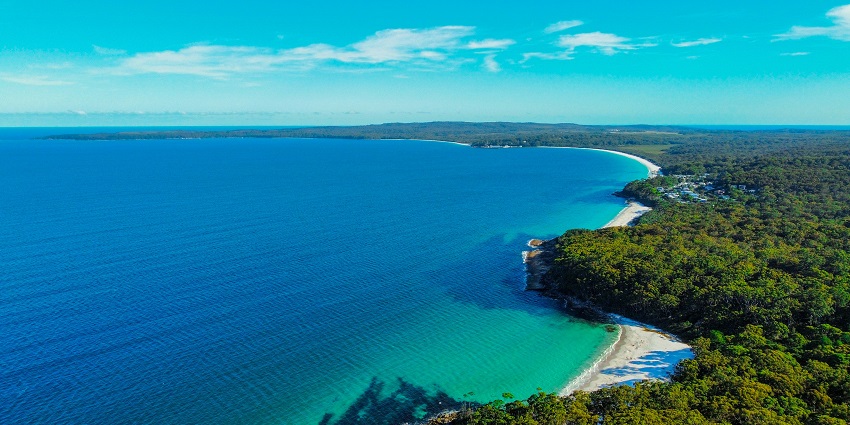A panoramic view of Hyams Beach in New South Wales, Australia, having turquoise waters.