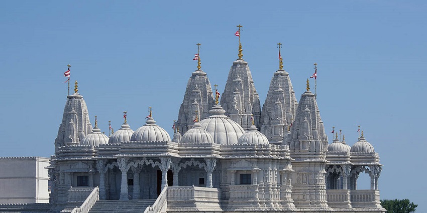 A beautiful image of a temple, which is similar to one of the famous temples in Canada.