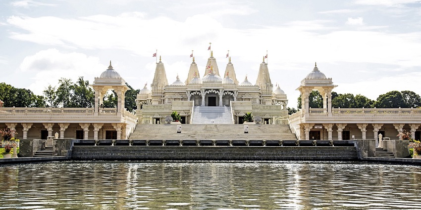 An amazing image of Gour Nitai in a temple, which is similar to one of the holy temples in Canada.