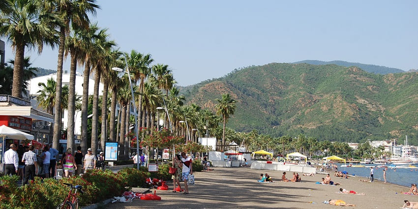 Exquisite beach with calm waters, perfect for swimming and relaxation.