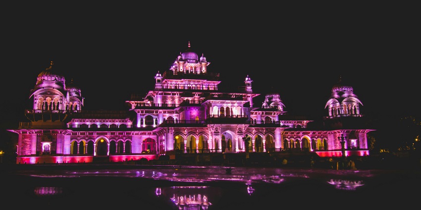 An image of a grand building with green surroundings of the Indian Museum in Kolkata.