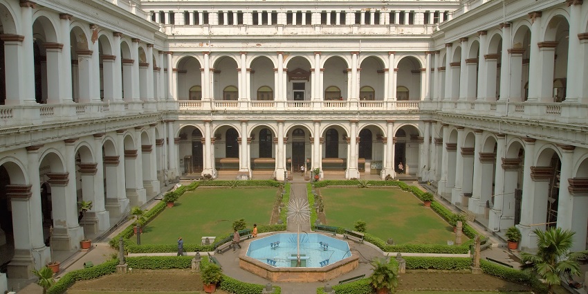 A picture of the Indian Museum with various artefacts.