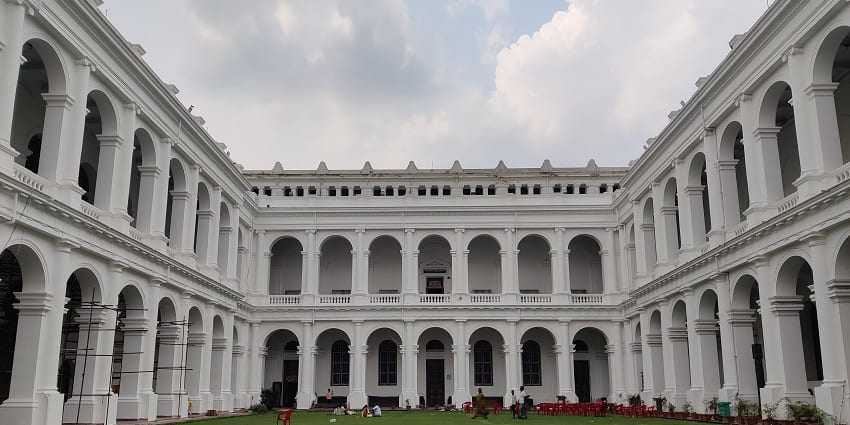 The Indian Museum contains antiquities and specimens under four categories.