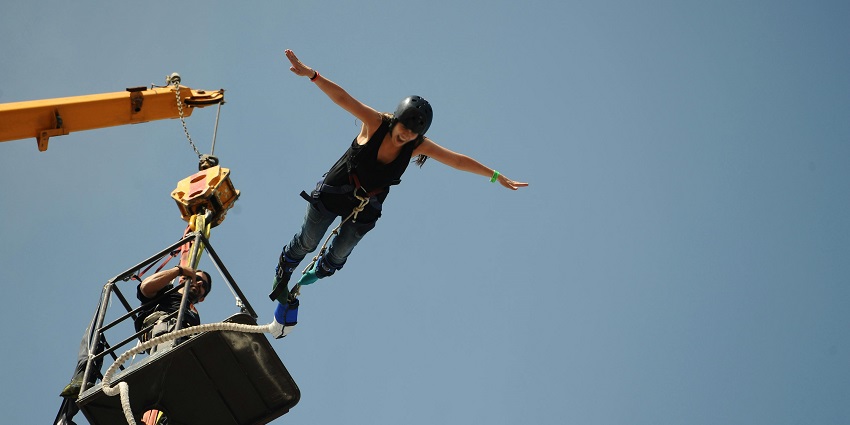 Experience thrilling bungee jumping from the Stockhorn mountain in Interlaken.