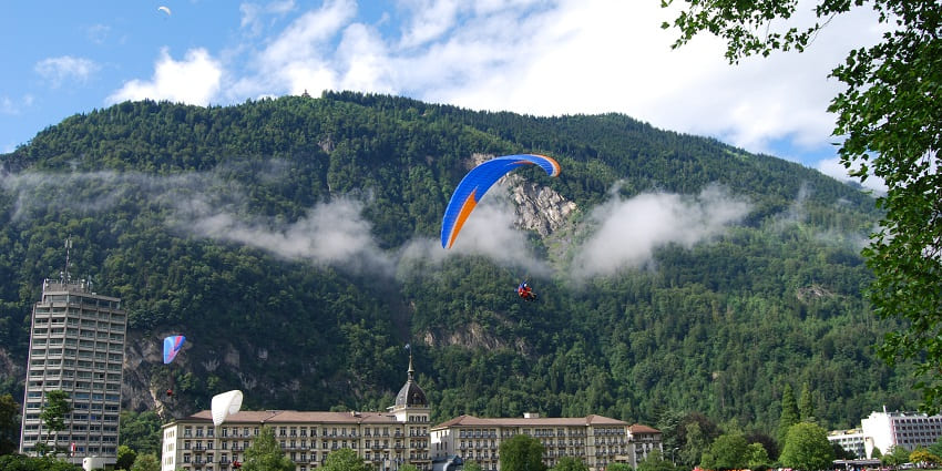 Picturesque town nestled between lakes, offering adventure and scenic magnificence.