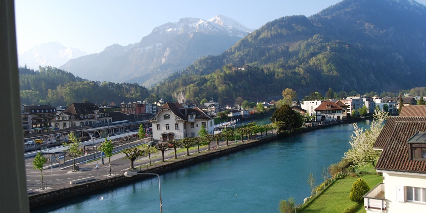 Scenic Swiss town nestled between Lake Thun and Brienz.