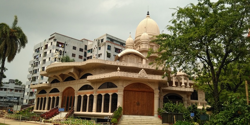 The Iskcon temple, Perth is one of the prominent temple.