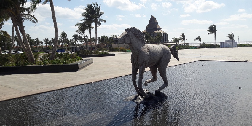 Jeddah Corniche is one of the tourist places in Jeddah offering views, parks, and leisure activities.